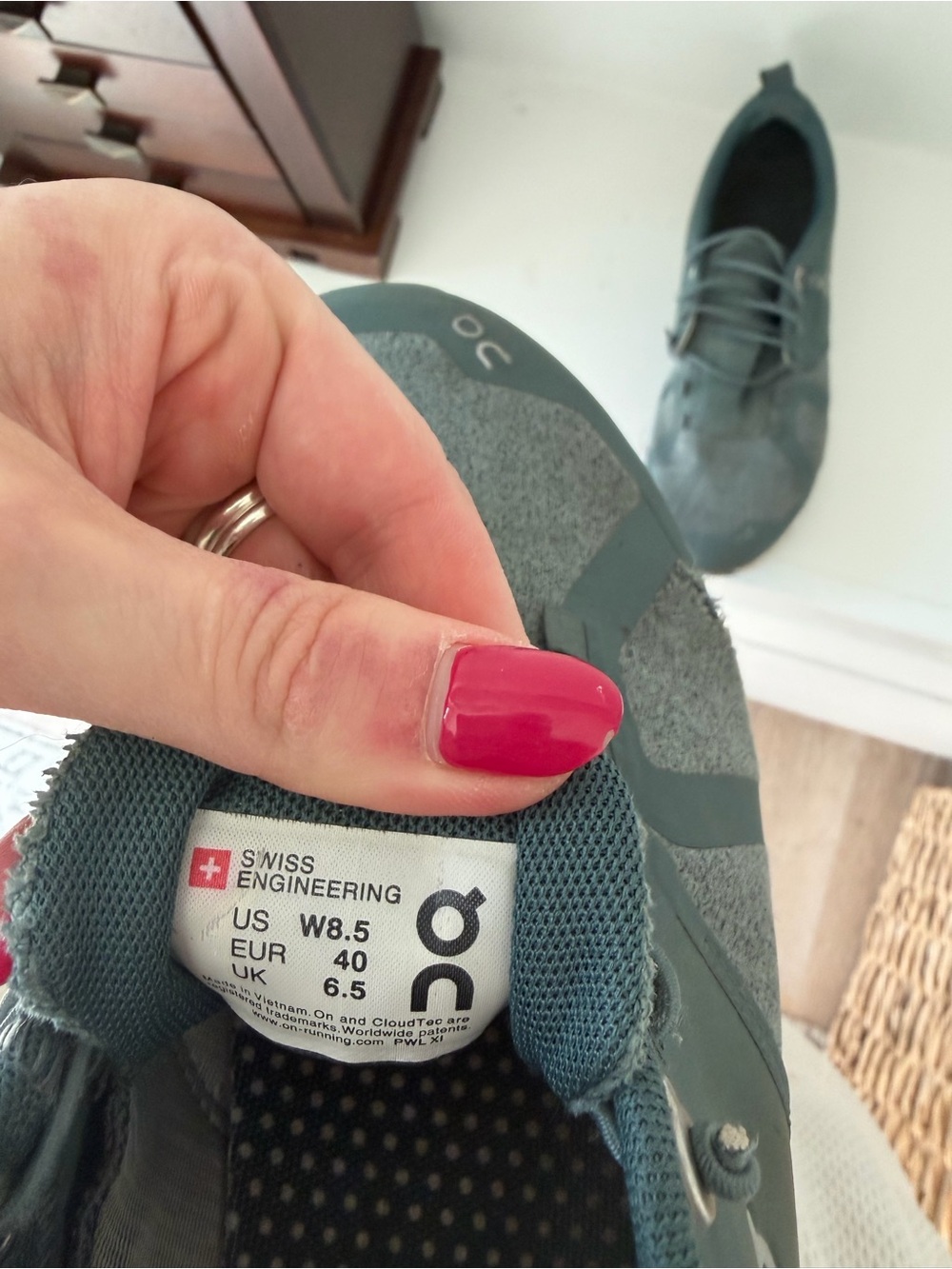 On Running running Shoes in Teal Green - Picture 4 of 5
